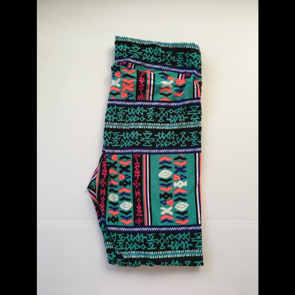LuLaRoe Tall & Curvy Leggings